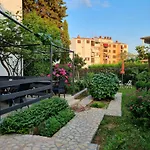 Sara Apartment *