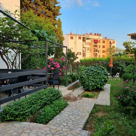 Sara Apartman *